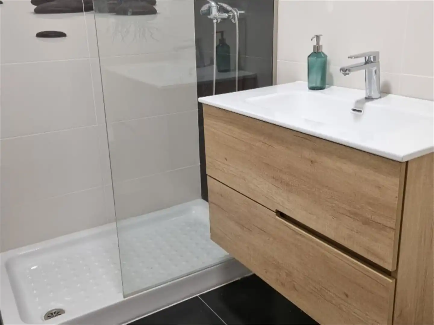 Attic for rent in Calle del Río Altaret, Centro Urbano Bathroom of Attic for rent in Dénia with Air Conditioner, Heating and Private garden