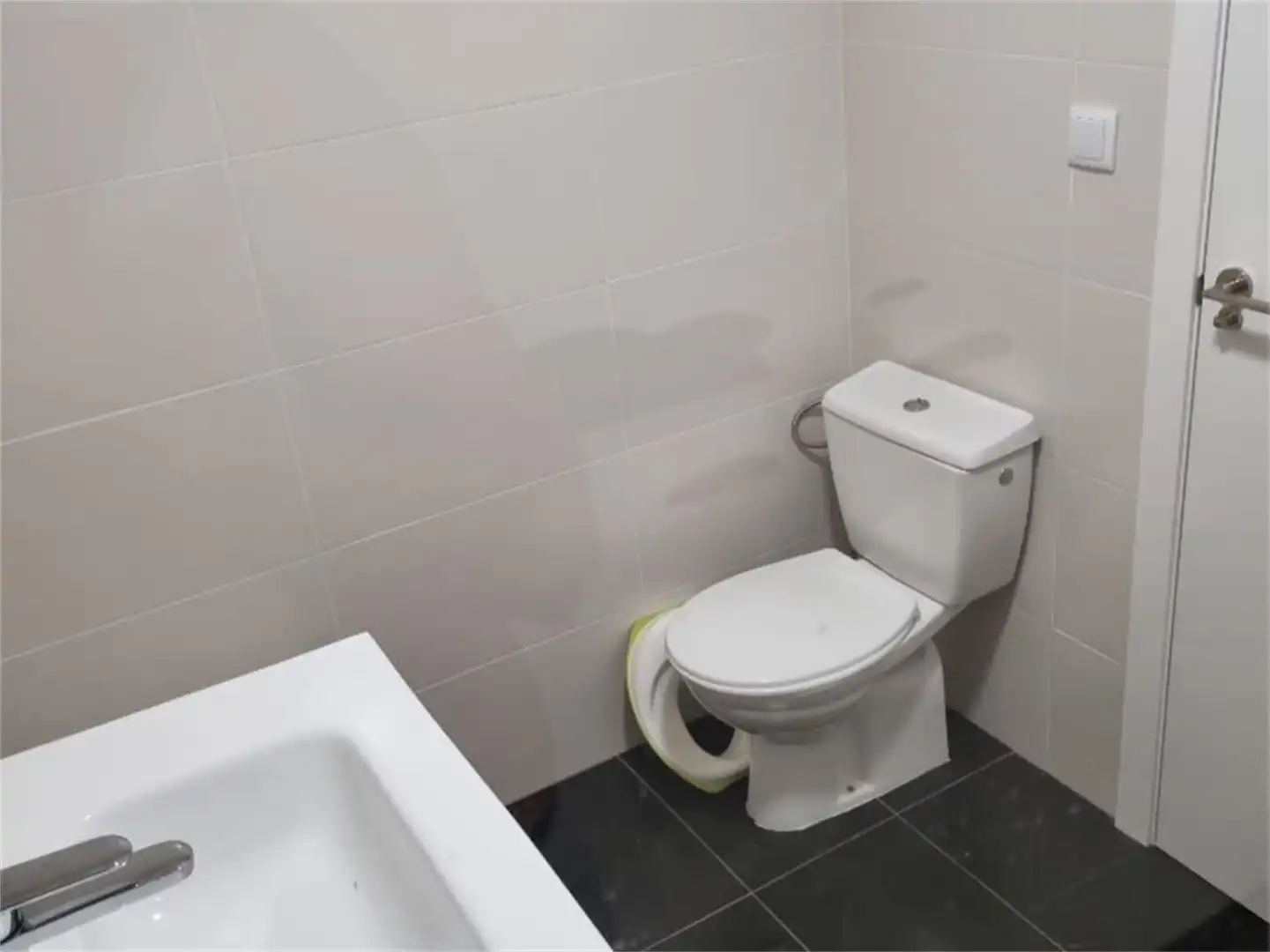 Attic for rent in Calle del Río Altaret, Centro Urbano Bathroom of Attic for rent in Dénia with Air Conditioner, Heating and Private garden