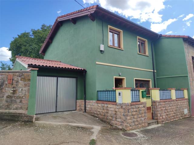 Casa adosada en Venta en Calle Del Ebro,  de Berzo