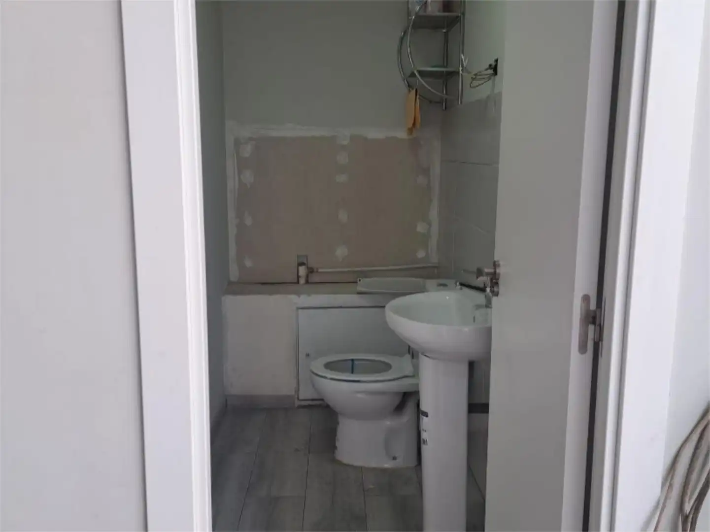 Industrial buildings for rent in Calle del Ferrocarril, El Barral Ferial Bathroom of Industrial buildings for rent in Coslada with Air Conditioner
