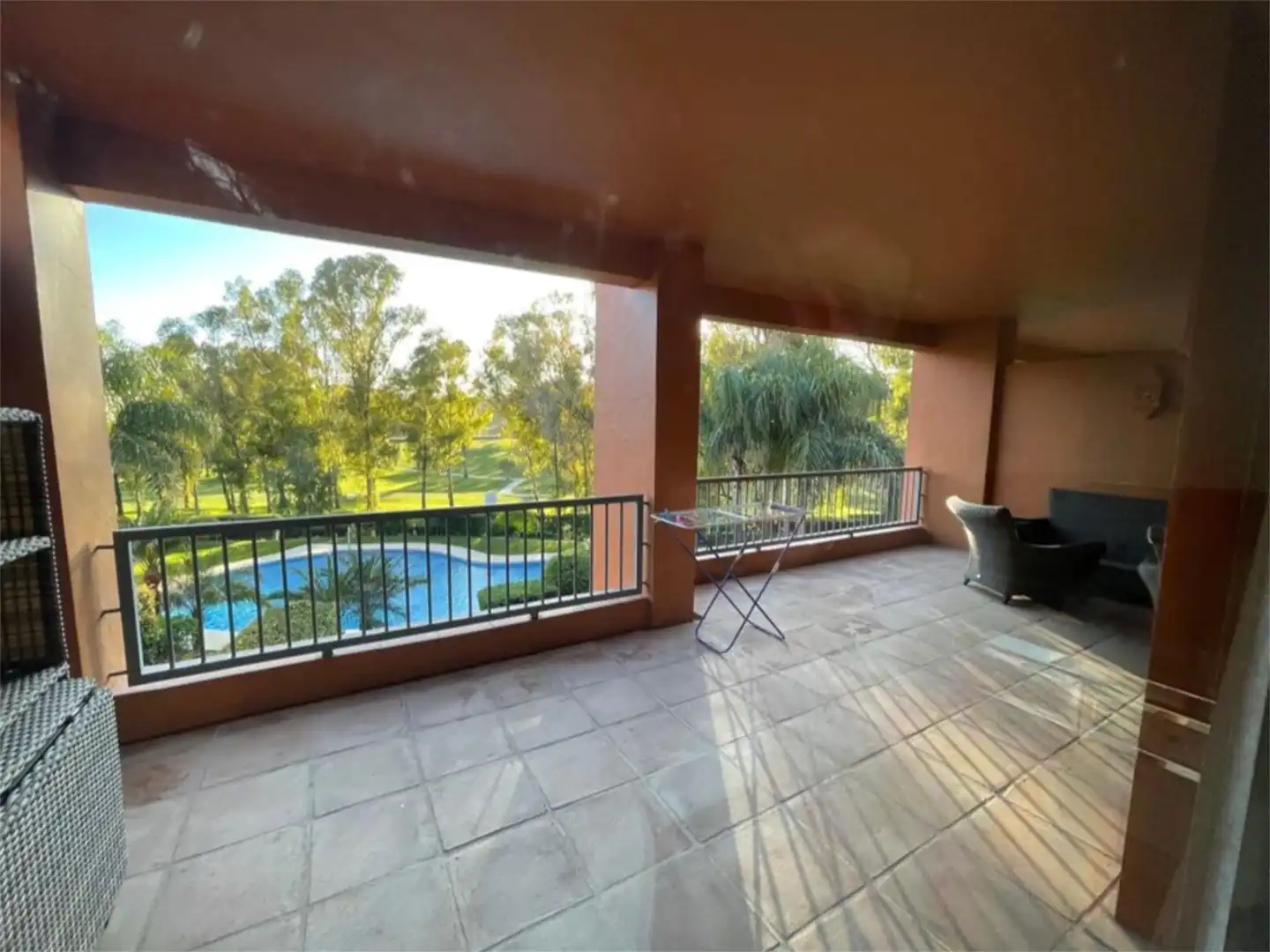 Wohnung zur Miete in Benatalaya Terrasse von Wohnung zur Miete in Estepona mit Klimaanlage, Terrasse und Schwimmbad