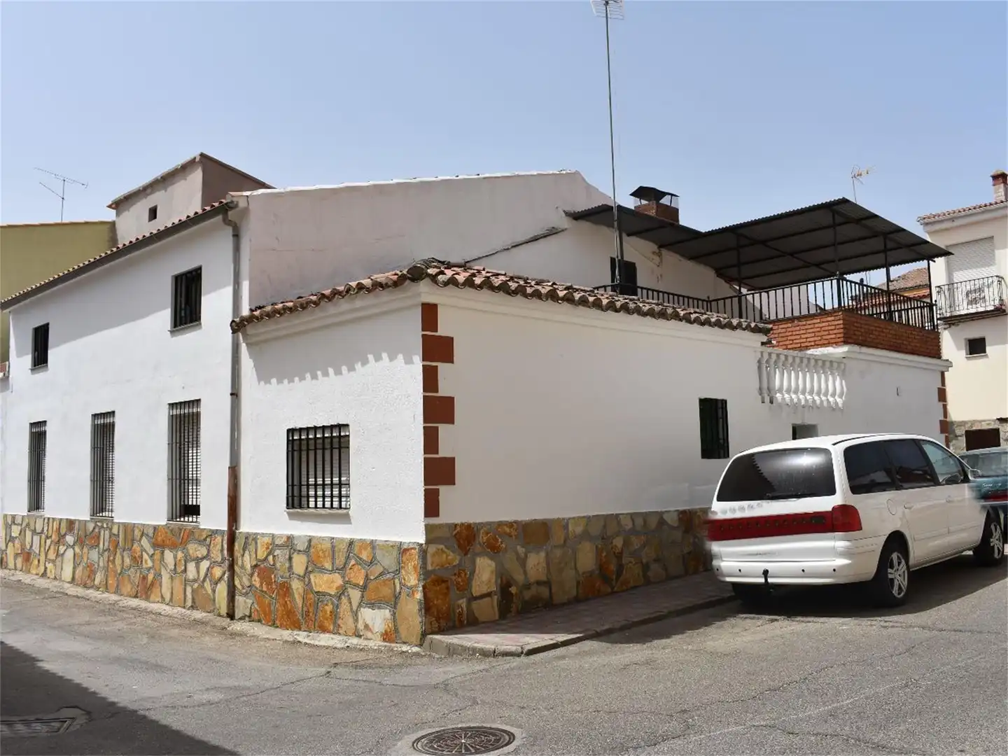 Einfamilien-Reihenhaus zum Verkauf in Majadas, Majadas Außenansicht von Einfamilien-Reihenhaus zum Verkauf in Majadas mit Klimaanlage, Terrasse und Abstellraum