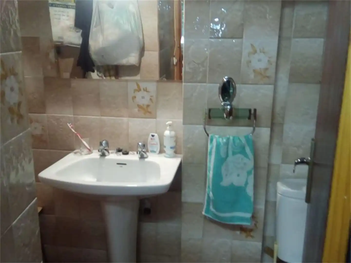 Bathroom of Flat for sale in Deleitosa  with Furnished and Balcony