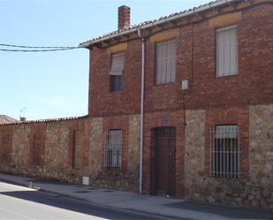 Exterior view of Single-family semi-detached for sale in Cuadros