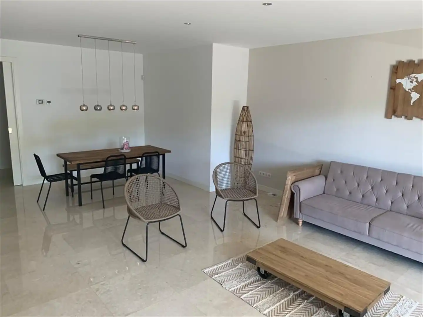 Dachboden zur Miete in Avinguda Rossegada, 18, Portals Nous Wohnzimmer von Dachboden zur Miete in Calvià mit Klimaanlage, Privatgarten und Terrasse