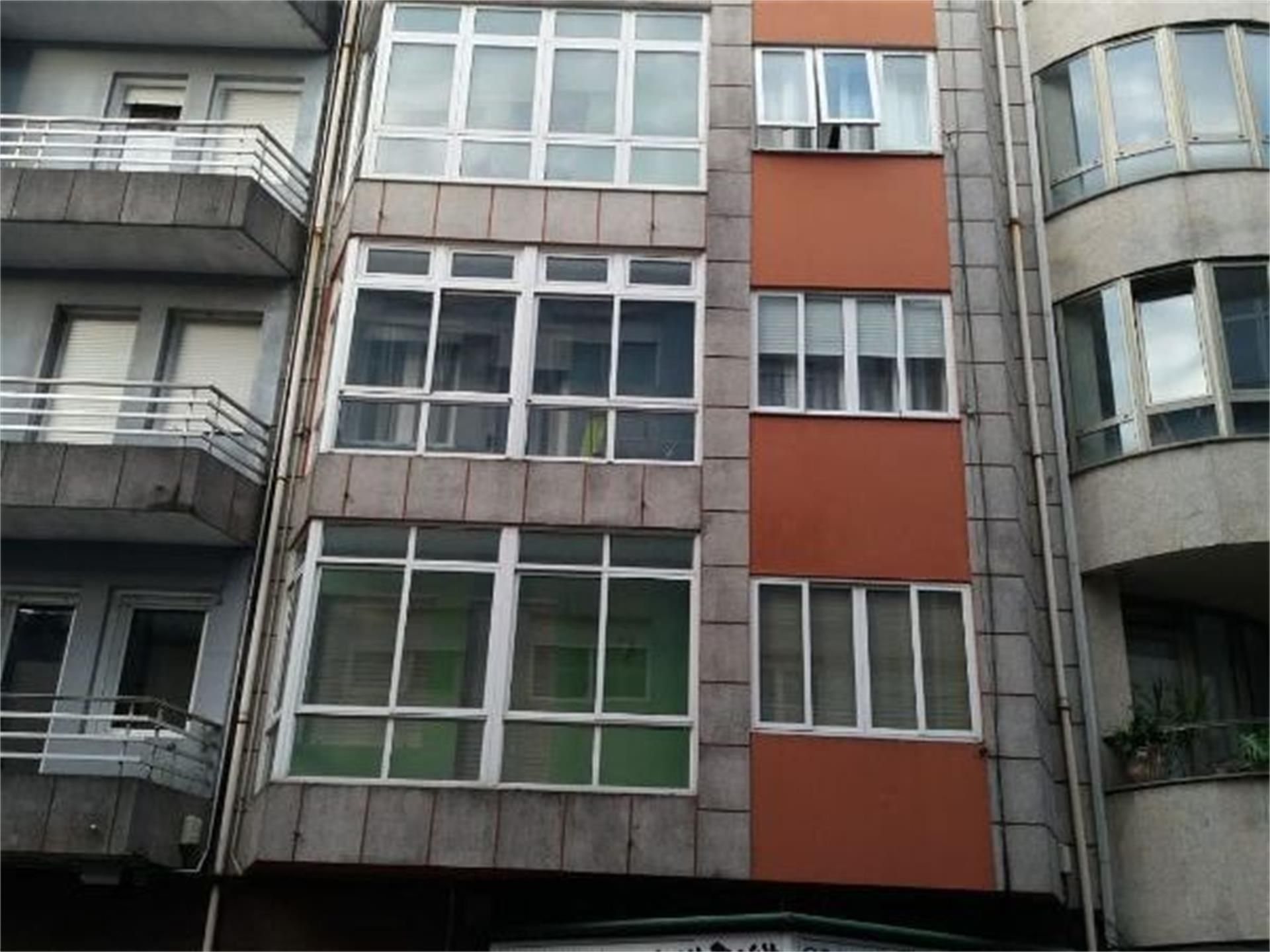Vista exterior de Pis en venda en Vilagarcía de Arousa amb Calefacció, Parquet i Traster