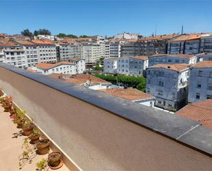 Vista exterior de Àtic en venda en Santiago de Compostela  amb Terrassa