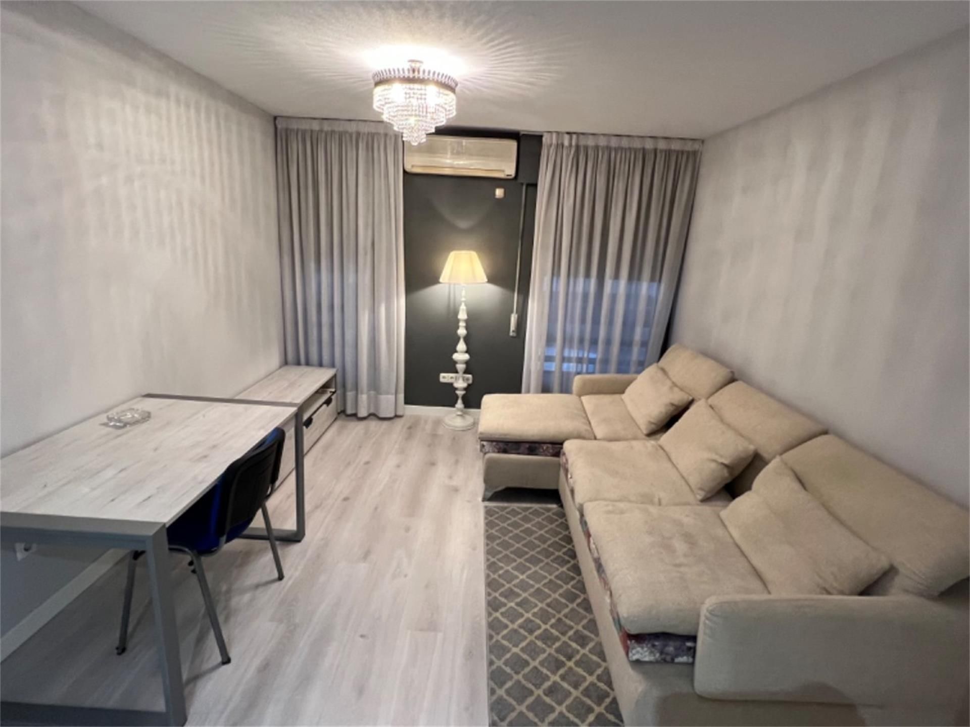 Sala d'estar de Estudi en venda en Palencia Capital amb Aire condicionat