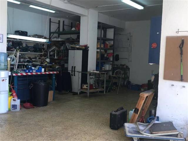 Local comercial en Venta en Calle Argentina en Cuatro Caminos