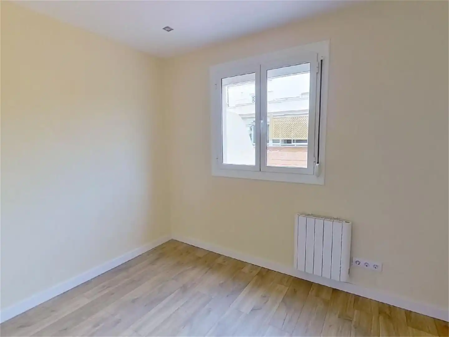 Wohnung zum Verkauf in Ronda D'alfons X el Savi, Rocafonda Schlafzimmer von Wohnung zum Verkauf in Mataró mit Balkon