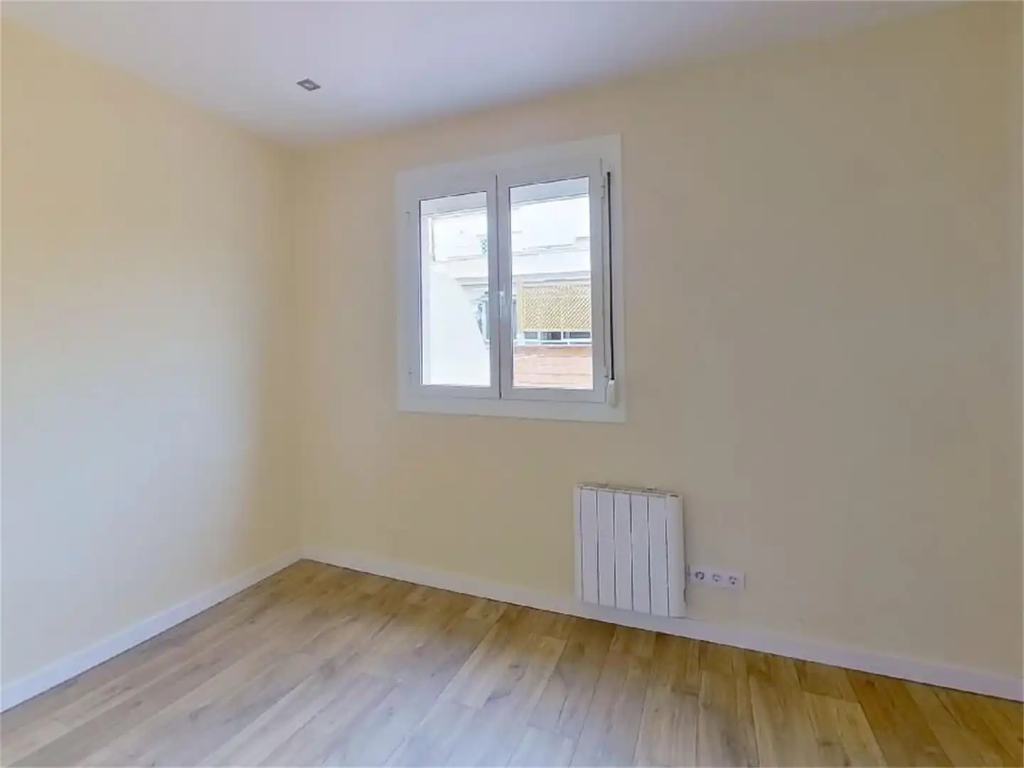 Wohnung zum Verkauf in Ronda D'alfons X el Savi, Rocafonda Schlafzimmer von Wohnung zum Verkauf in Mataró mit Balkon