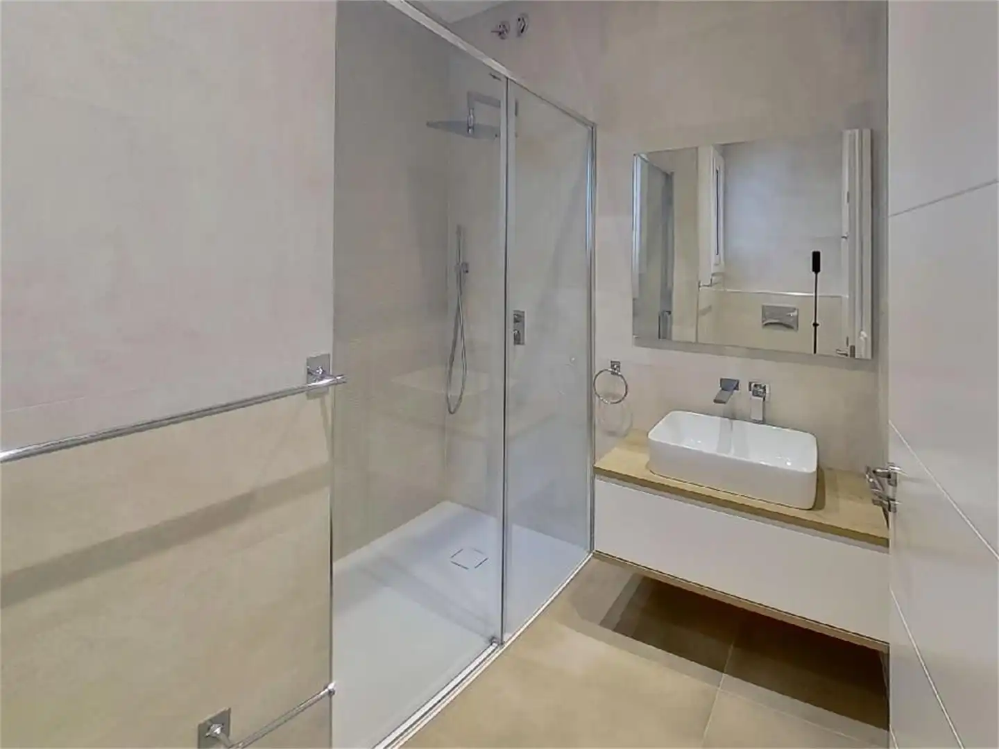 Wohnung zum Verkauf in Ronda D'alfons X el Savi, Rocafonda Badezimmer von Wohnung zum Verkauf in Mataró mit Balkon