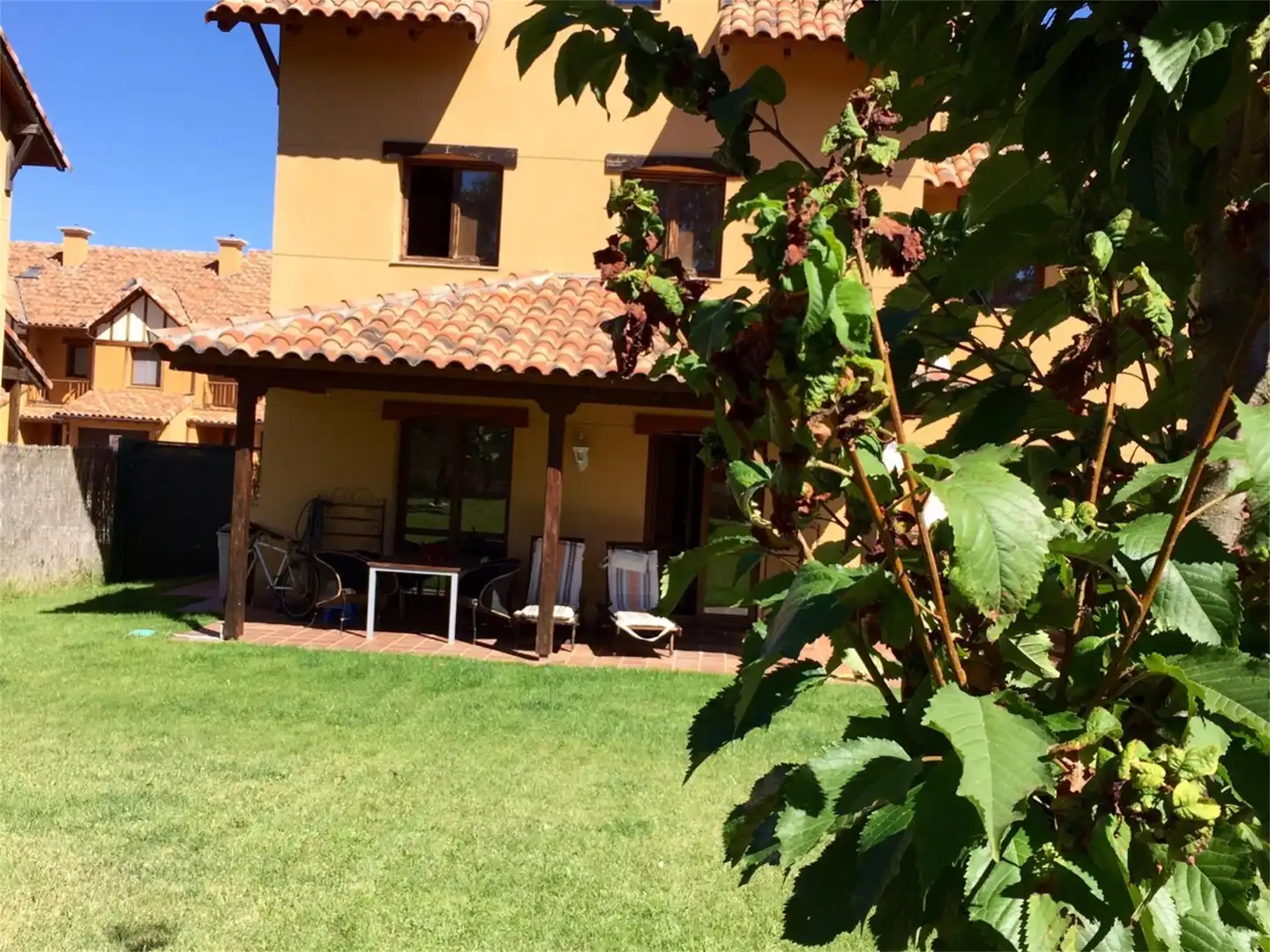 Jardín de Casa o chalet en venta en Valverde de la Virgen con Calefacción, Jardín privado y Parquet