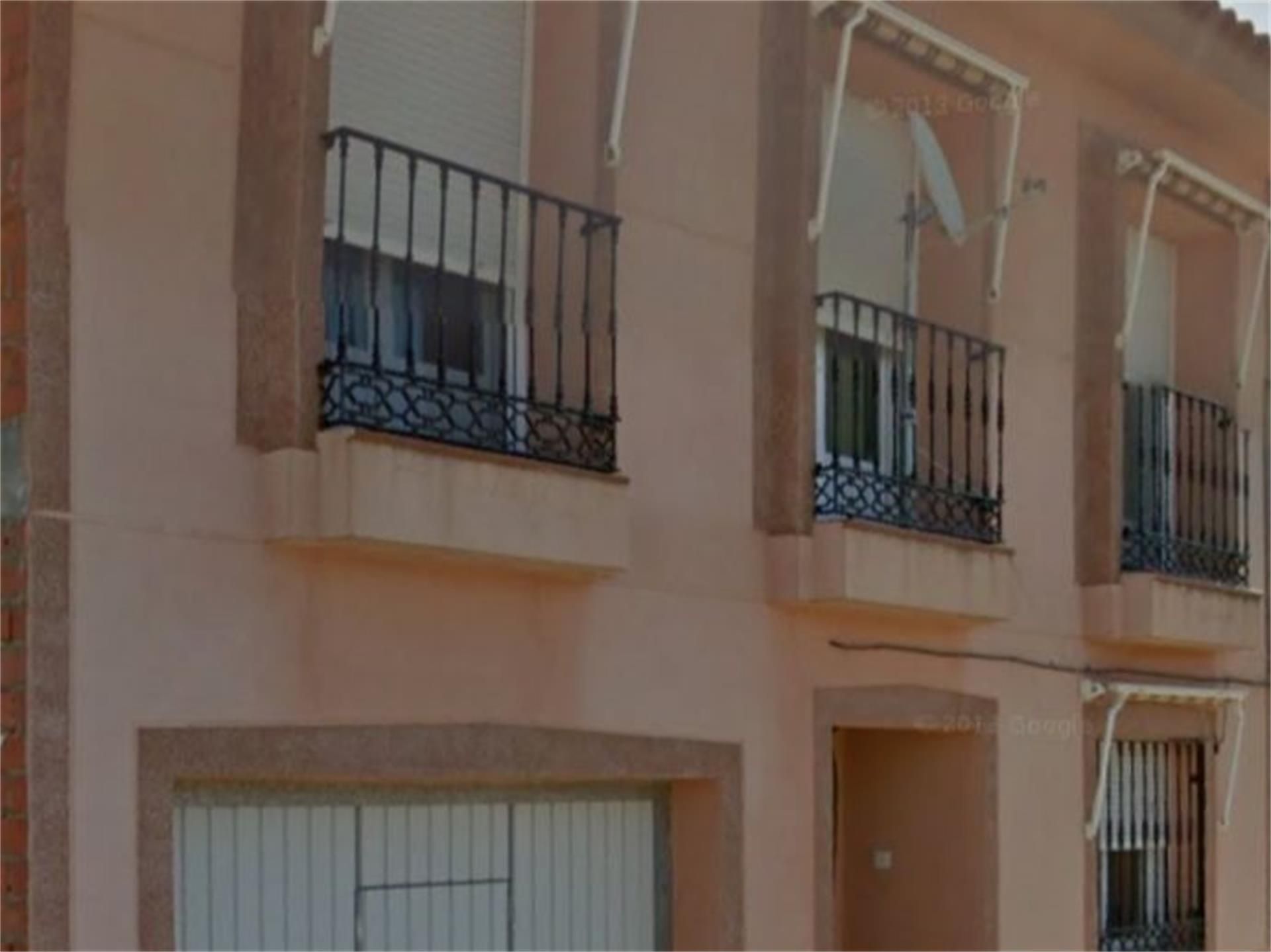 Außenansicht von Einfamilien-Reihenhaus zum Verkauf in Fuente el Fresno mit Heizung, Terrasse und Möbliert