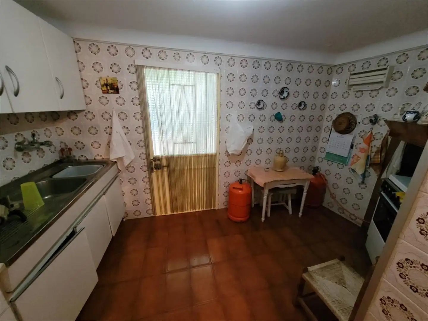 Casa adosada en venta en Calle Huertas, Cabra del Santo Cristo Cocina de Casa adosada en venta en Cabra del Santo Cristo con Jardín privado