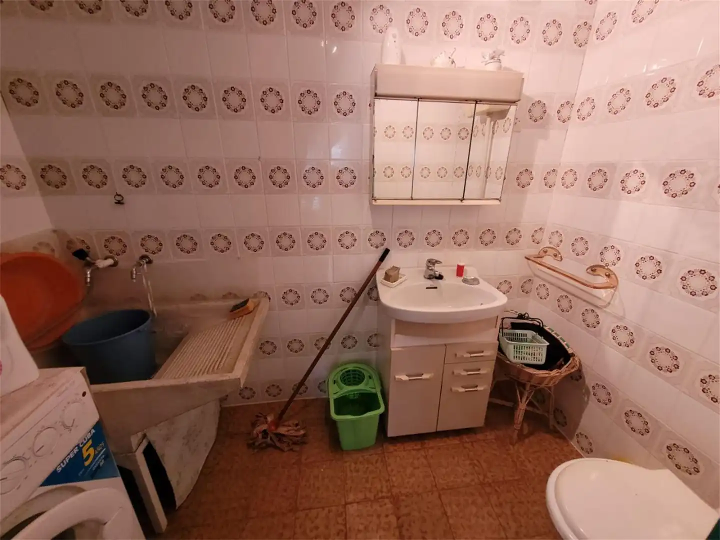Casa adosada en venta en Calle Huertas, Cabra del Santo Cristo Baño de Casa adosada en venta en Cabra del Santo Cristo con Jardín privado