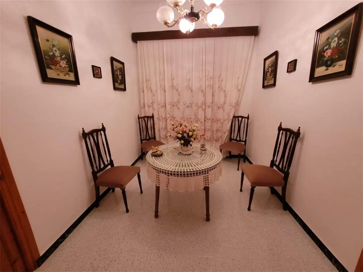 Casa adosada en venta en Calle Huertas, Cabra del Santo Cristo Comedor de Casa adosada en venta en Cabra del Santo Cristo con Jardín privado