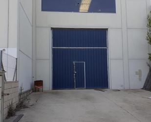 Vista exterior de Nau industrial en venda en Calafell