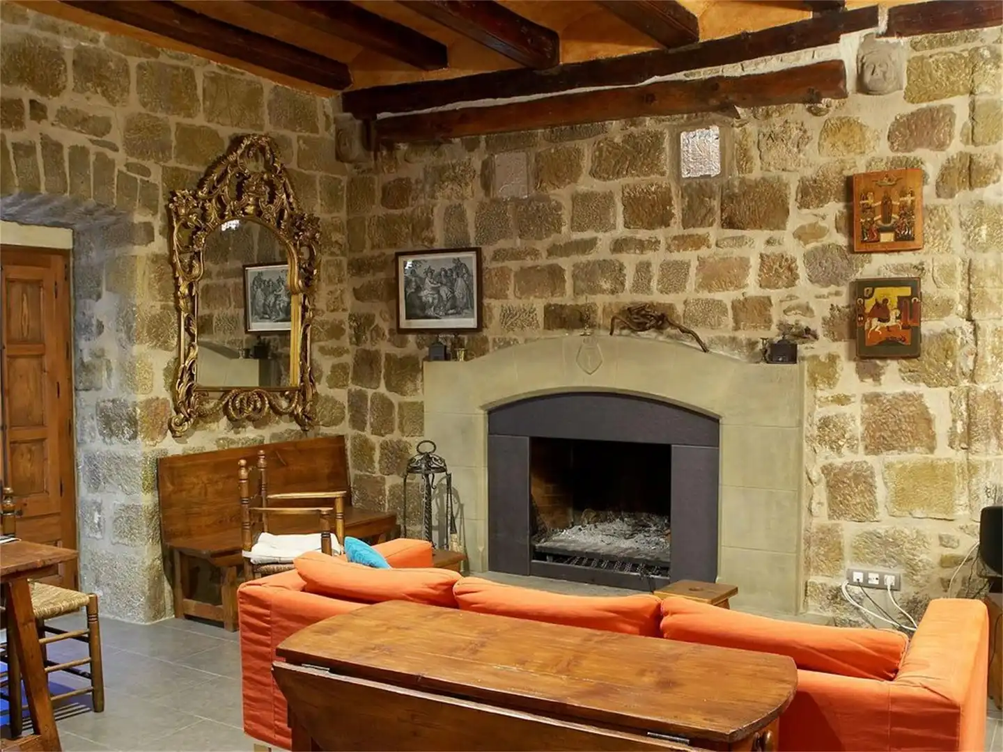 Casa o xalet en venda a Carrer del Raiador, Bassella Sala d'estar de Casa o xalet en venda en Bassella amb Calefacció, Parquet i Terrassa