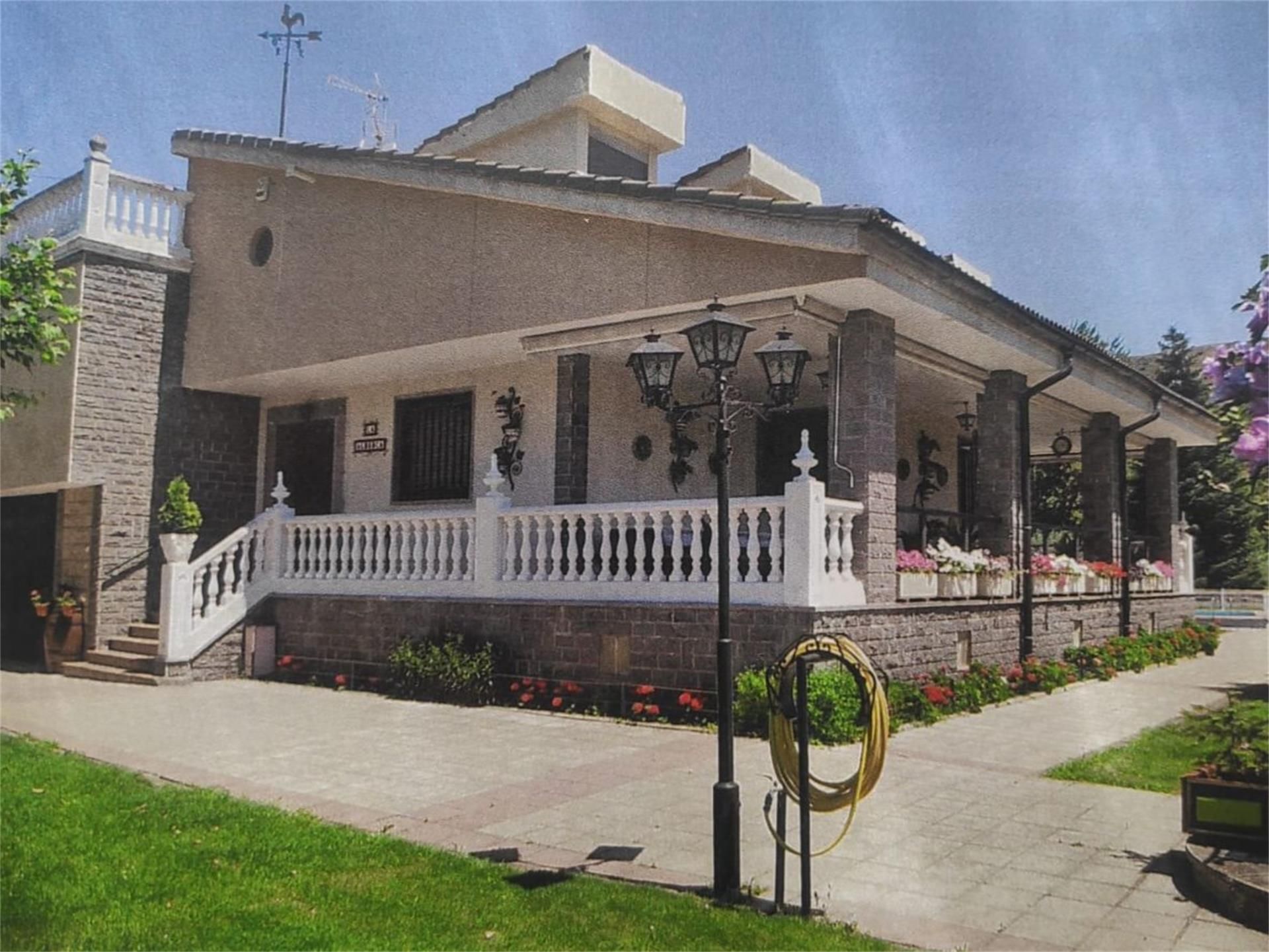 Exterior view of House or chalet for sale in Albelda de Iregua  with Terrace, Swimming Pool and Balcony