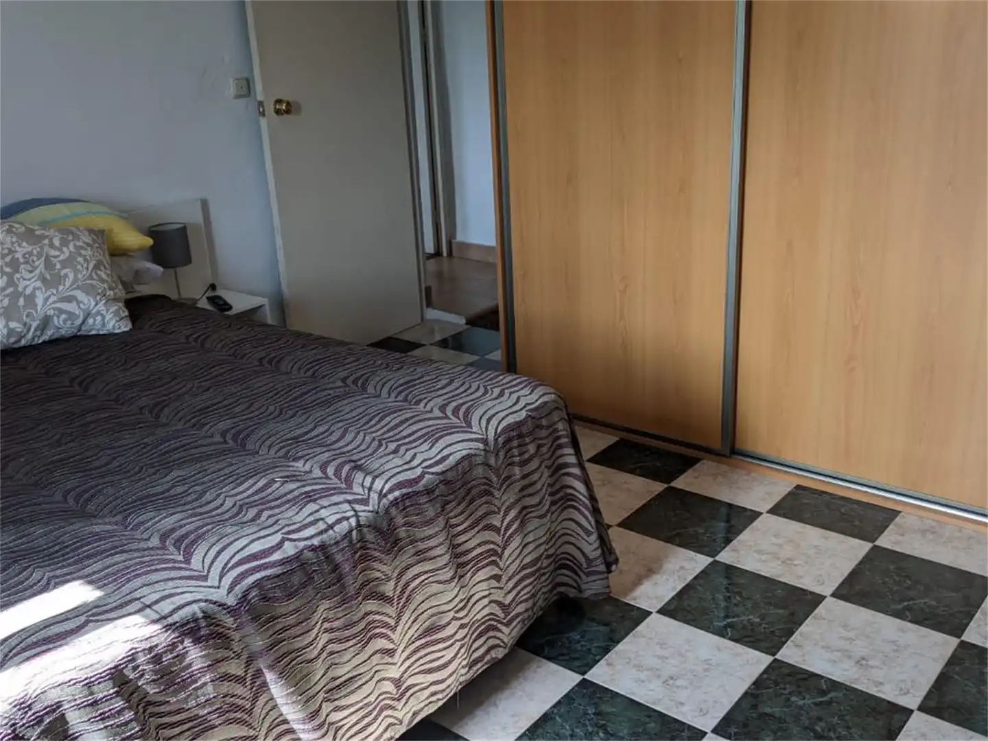 Pis en venda a Camino de la Charca, Coín Dormitori de Pis en venda en Coín amb Aire condicionat, Piscina i Moblat