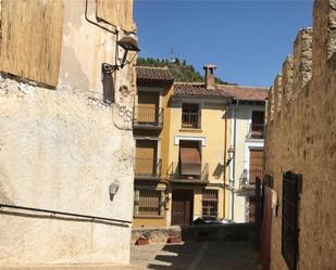 Vista exterior de Casa adosada en venda en Yeste amb Terrassa i Balcó