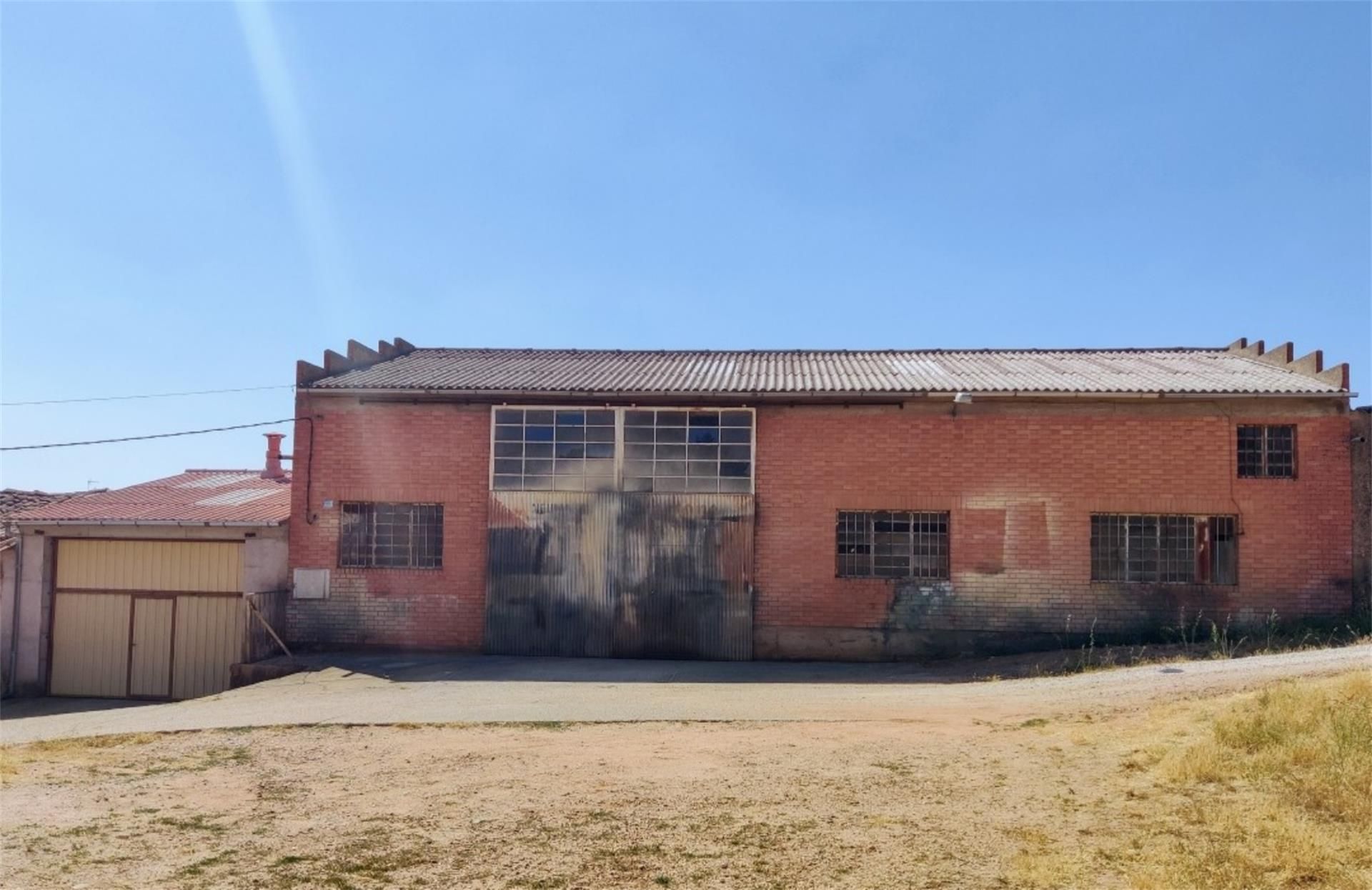 Exterior view of Garage for sale in Villamayor de los Montes