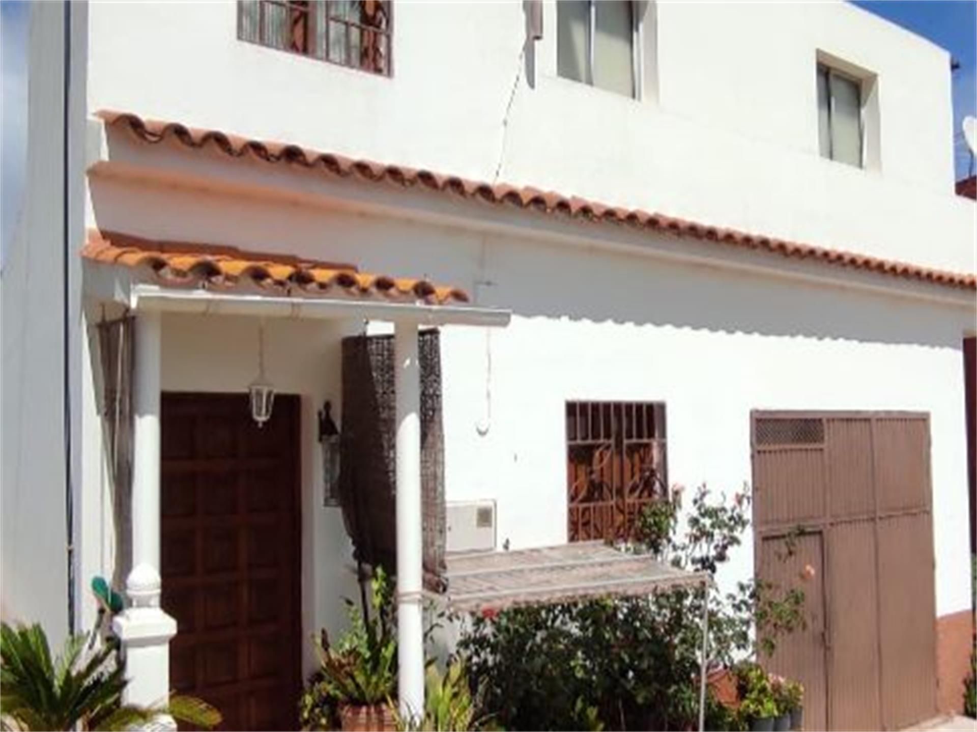 Exterior view of Single-family semi-detached for sale in Vega de San Mateo