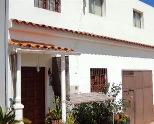 Vista exterior de Casa adosada en venda en Vega de San Mateo