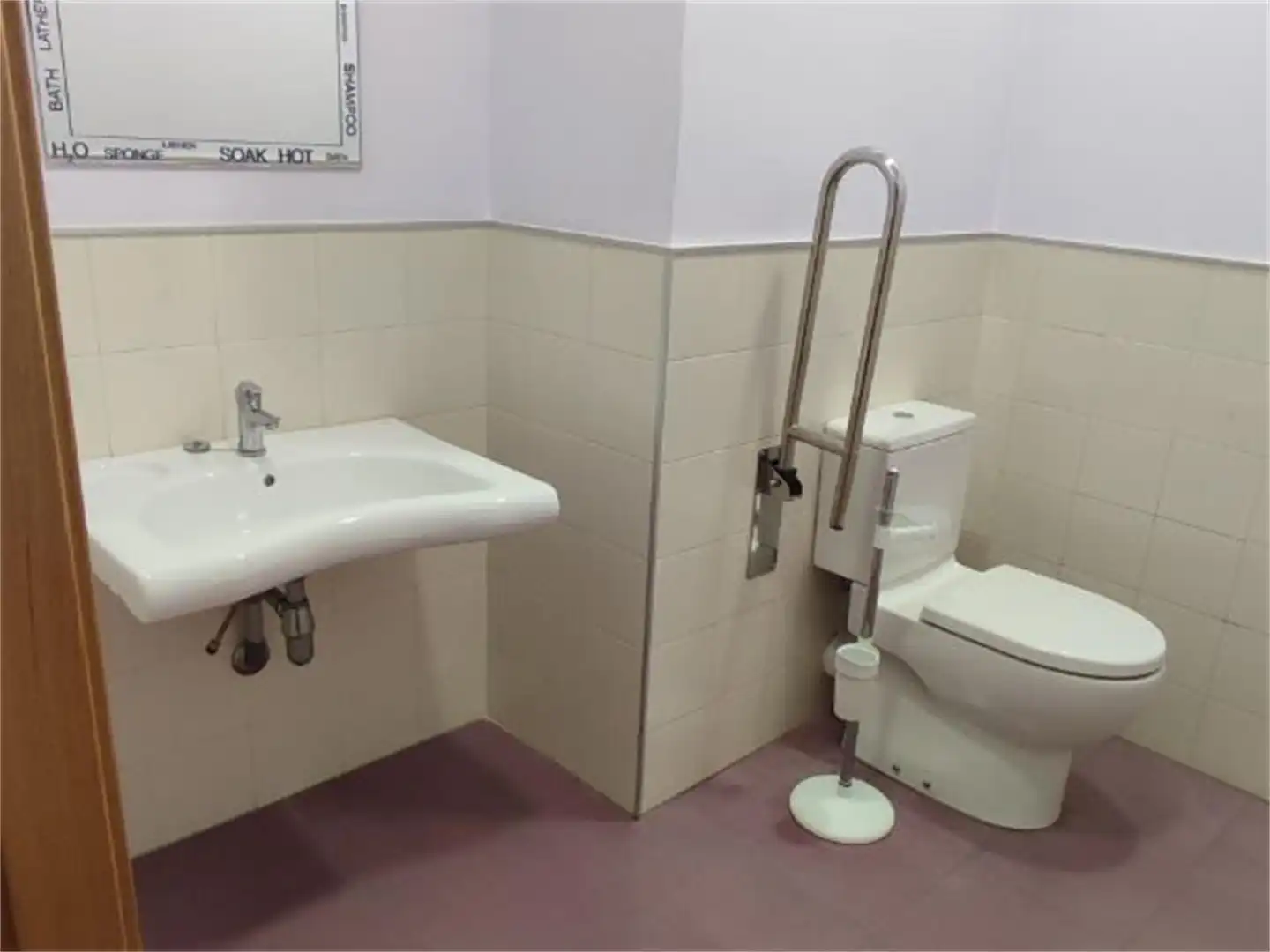 Badezimmer von Geschaftsraum zur Miete in Zamora Capital  mit Klimaanlage und Parkett
