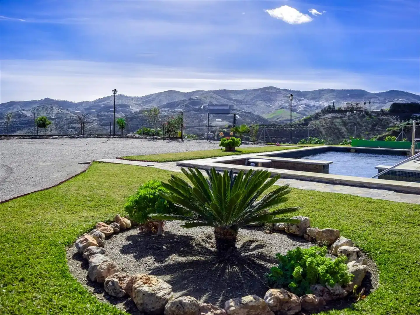 Finca rústica de lloguer a Calle Iznate, Benamocarra Jardí de Finca rústica de lloguer en Benamocarra amb Aire condicionat, Calefacció i Jardí privat