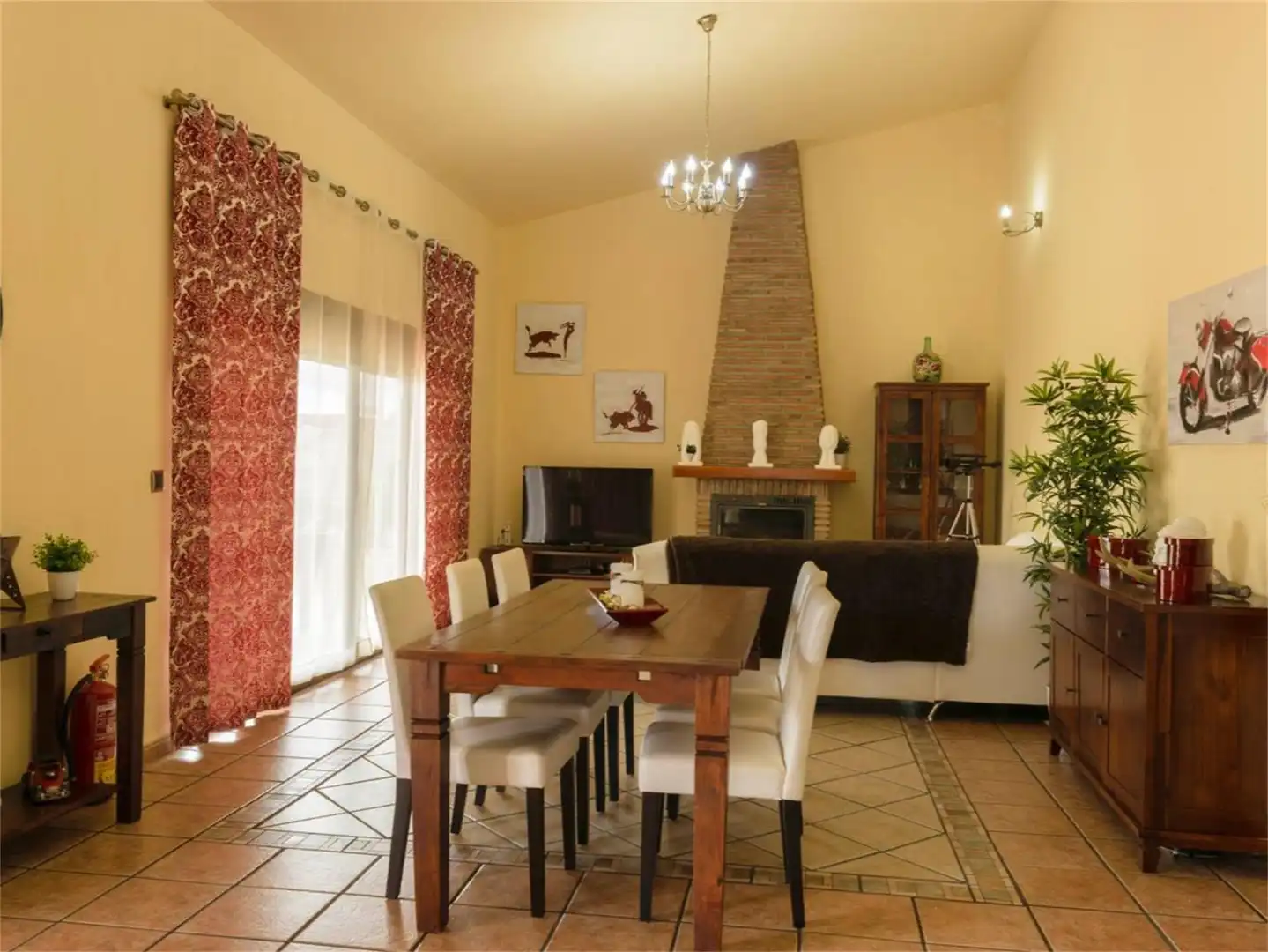 Finca rústica de lloguer a Calle Iznate, Benamocarra Menjador de Finca rústica de lloguer en Benamocarra amb Aire condicionat, Calefacció i Jardí privat