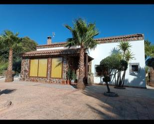 Vista exterior de Casa o xalet en venda en Montilla amb Aire condicionat, Terrassa i Piscina