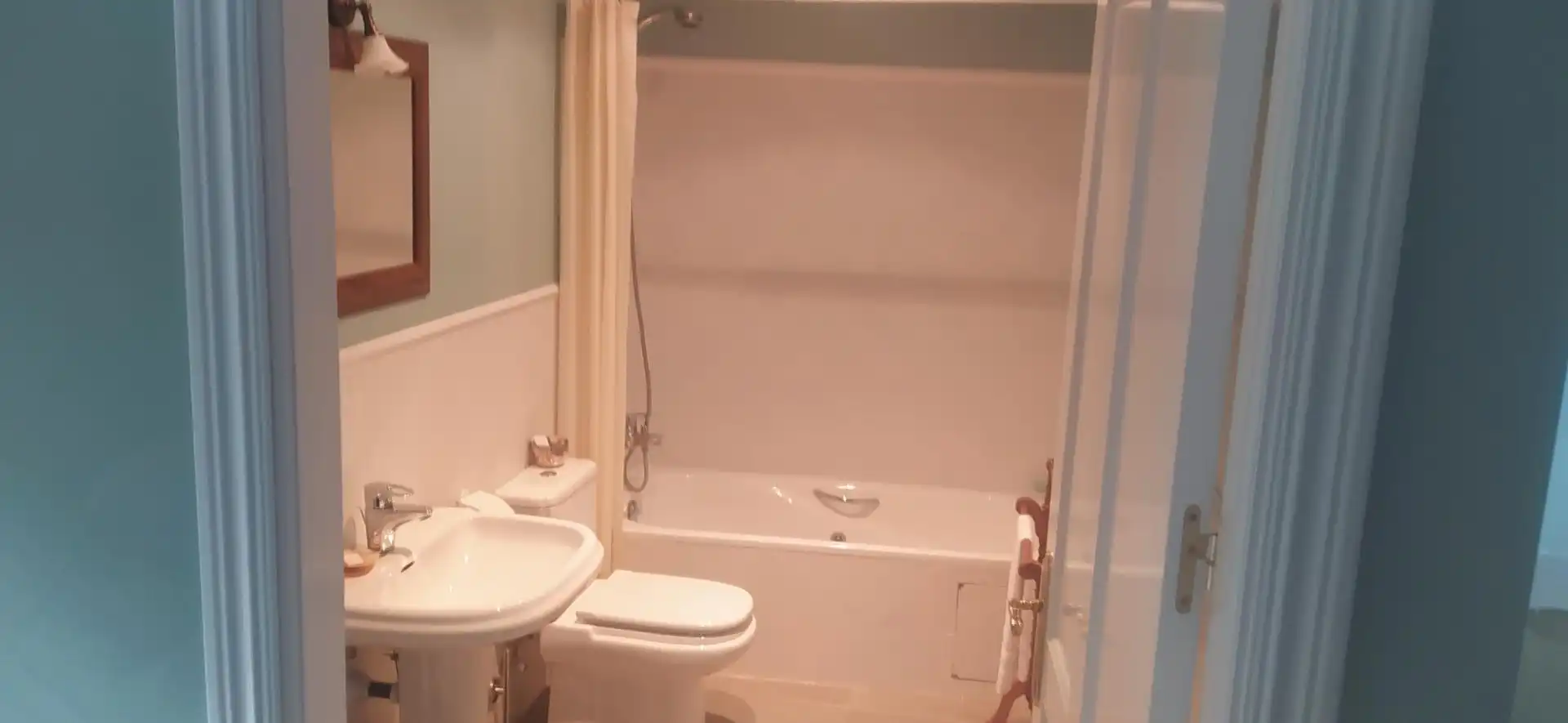 Baño de Finca rústica en venta en Viloria de Rioja con Aire acondicionado, Calefacción y Jardín privado