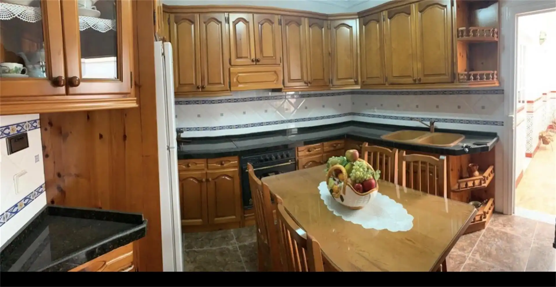 Cuina de Casa o xalet en venda en Vélez-Málaga amb Terrassa i Balcó