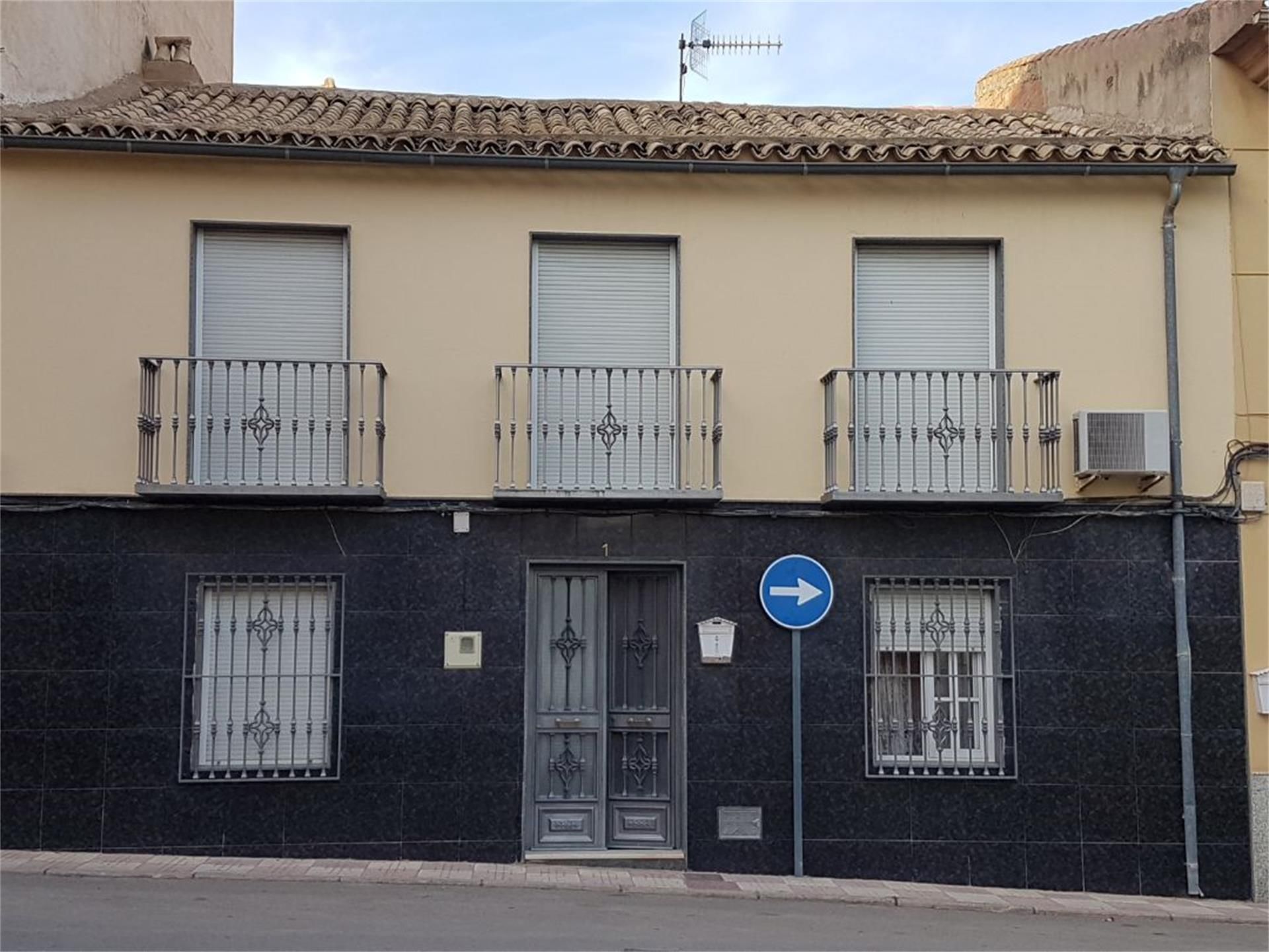 Vista exterior de Casa o xalet en venda en Jódar amb Aire condicionat, Moblat i Balcó