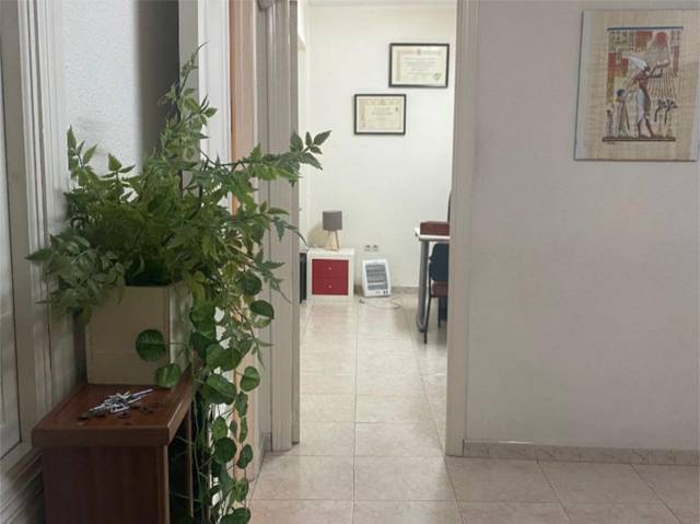 Oficina en Alquiler en Avenida La Cruz del Campo, . en Barrio del Nervión