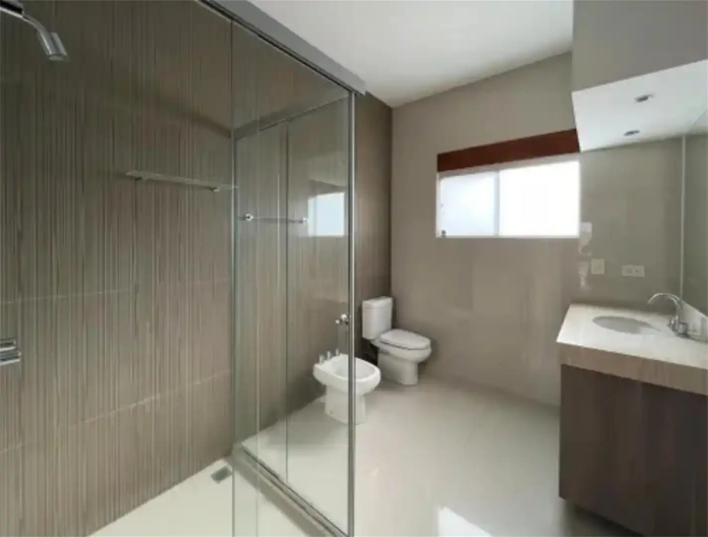Houses for sale in Calle Villar, 2, Griñón Bathroom of Houses for sale in Griñón with Air Conditioner, Terrace and Swimming Pool