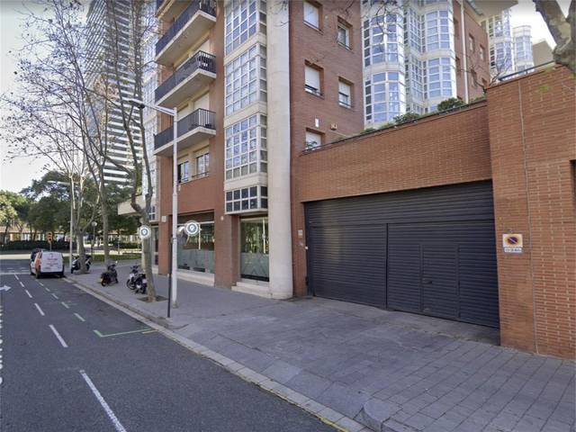 Garaje en Venta en Carrer de Joan Miró en La Vila Olímpica del Poblenou