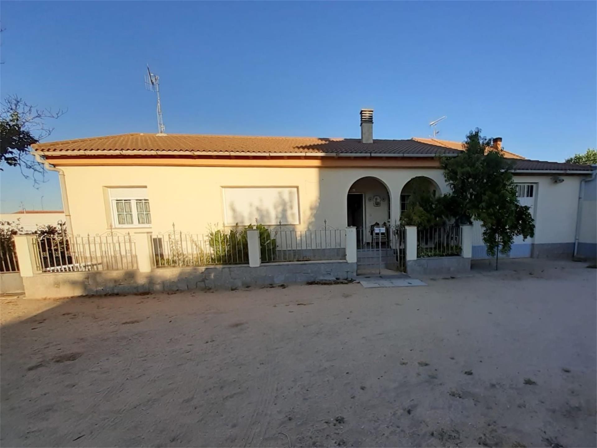 Vista exterior de Casa o xalet en venda en Fontiveros