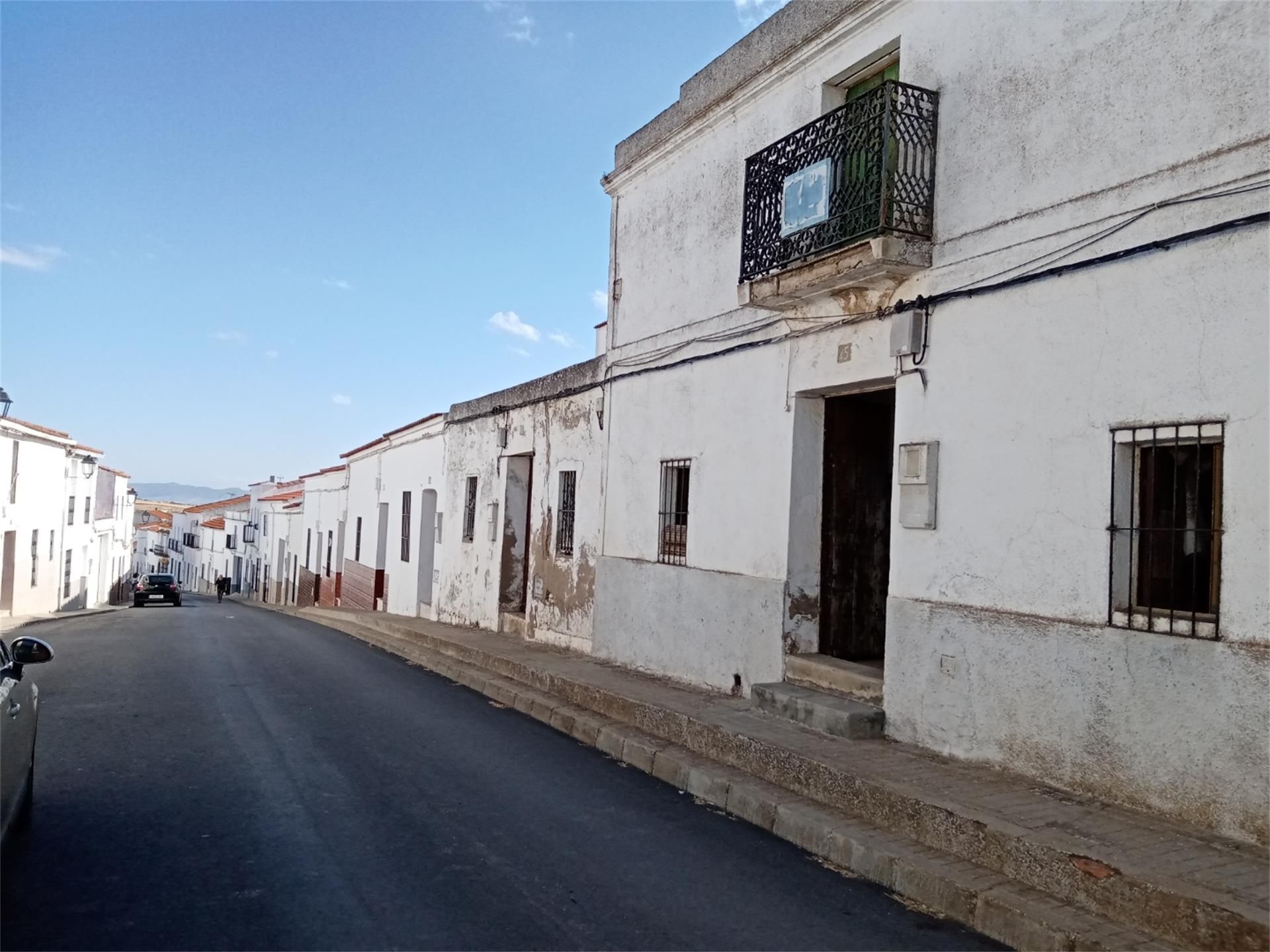 Vista exterior de Casa adosada en venda en Usagre amb Traster