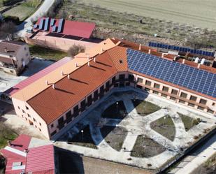 Vista exterior de Local en venda en Adrada de Haza amb Calefacció i Moblat