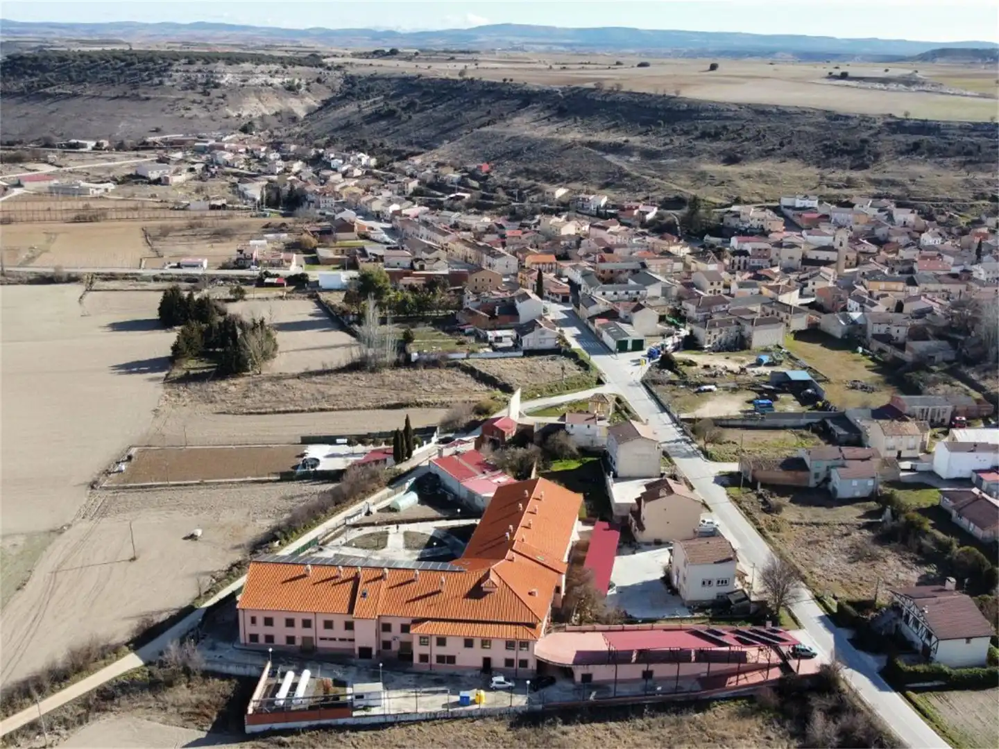 Local en venda a Avenida de Castilla, Adrada de Haza Vista exterior de Local en venda en Adrada de Haza amb Calefacció i Moblat