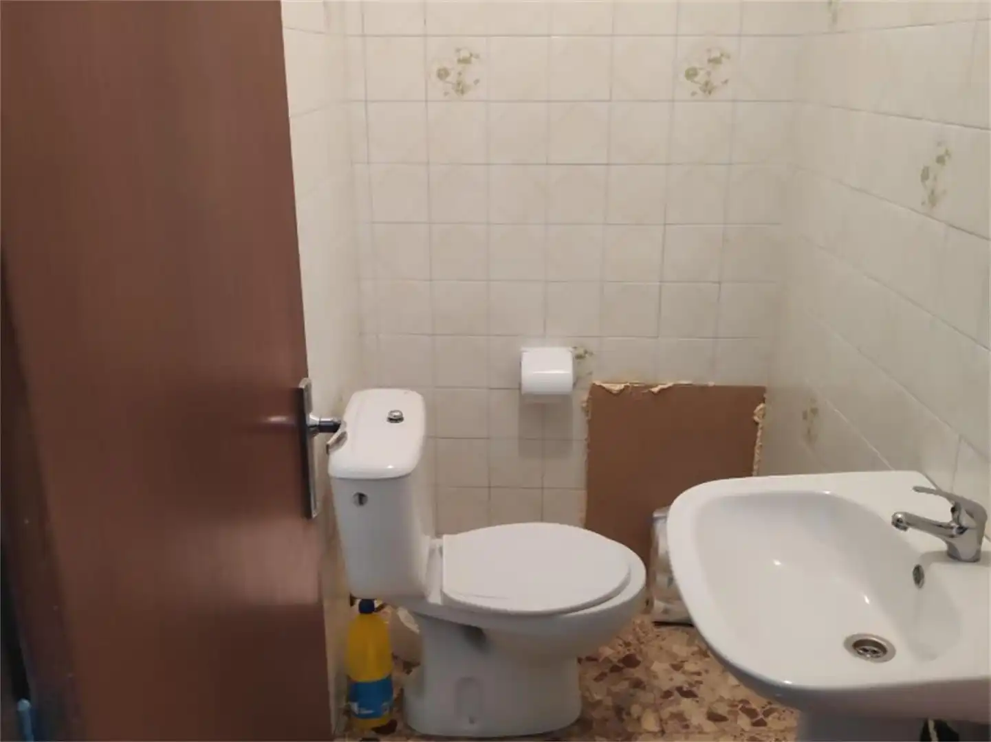 Badezimmer von Geschaftsraum zur Miete in Medina de Rioseco mit Parkett