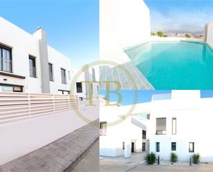 Exterior view of Single-family semi-detached for sale in Fuengirola  with Air Conditioner, Terrace and Swimming Pool