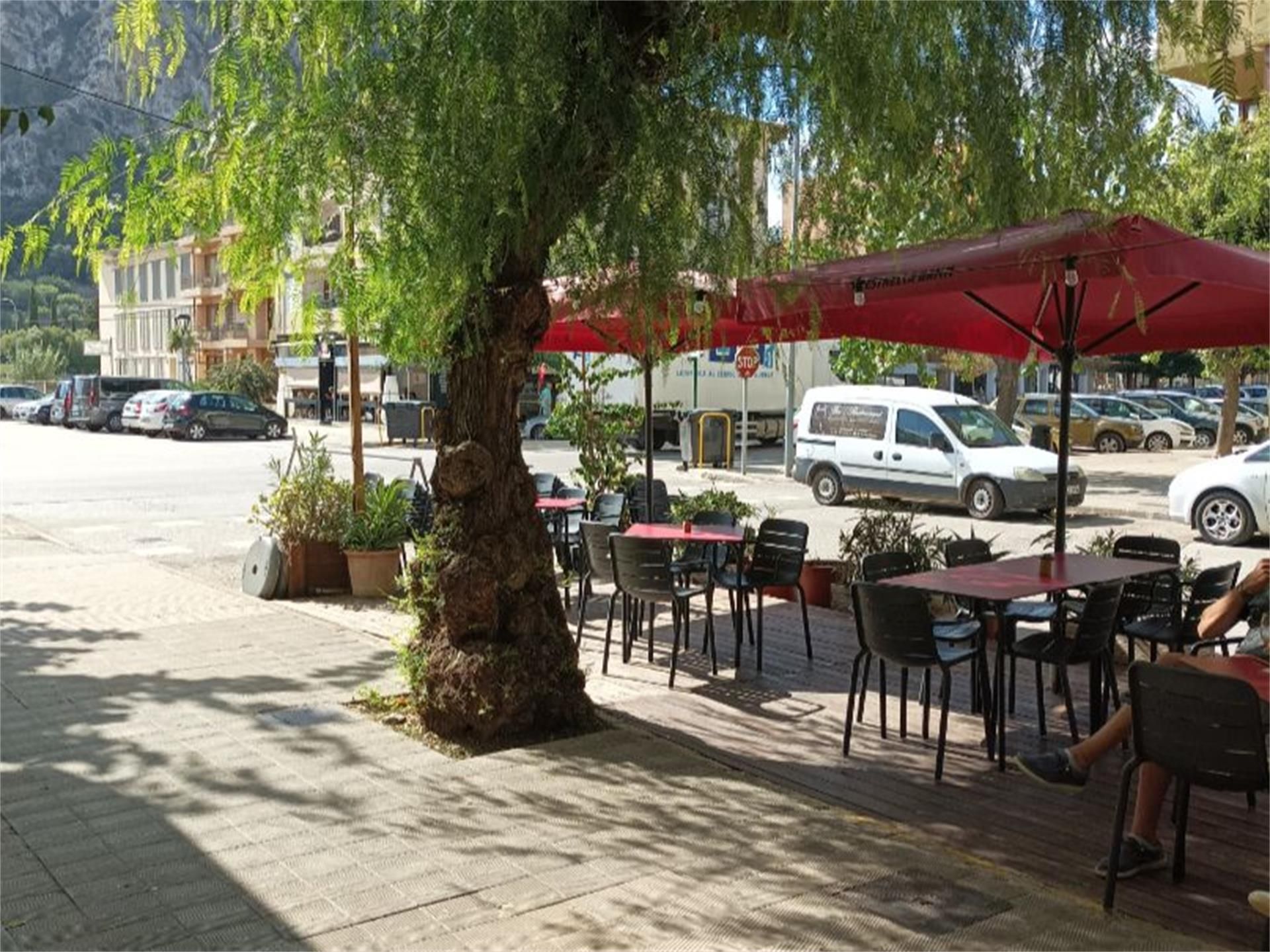 Premises for sale in Pollença  with Air Conditioner, Parquet flooring and Furnished