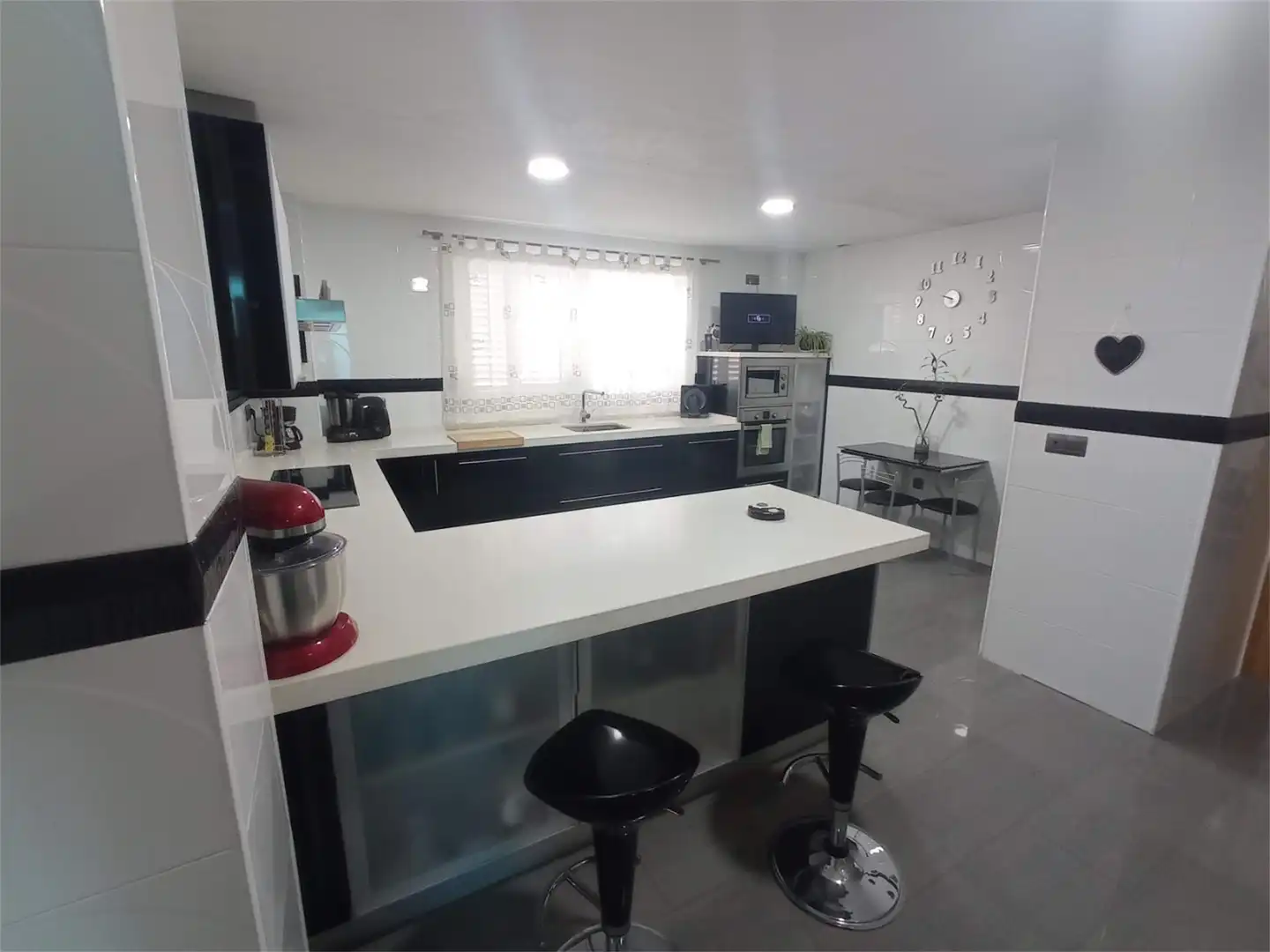 Casa adosada en venta en Calle Blas Infante, Alfarnate Cocina de Casa adosada en venta en Alfarnate con Calefacción, Jardín privado y Terraza