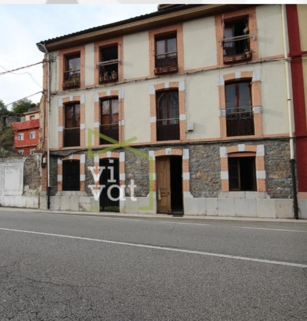 Vista exterior de Casa adosada en venda en Oviedo  amb Calefacció, Jardí privat i Traster