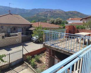 Vista exterior de Casa o xalet en venda en Navaluenga amb Terrassa