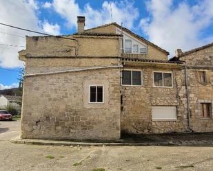 Vista exterior de Casa adosada en venda en Merindad de Río Ubierna amb Terrassa i Piscina